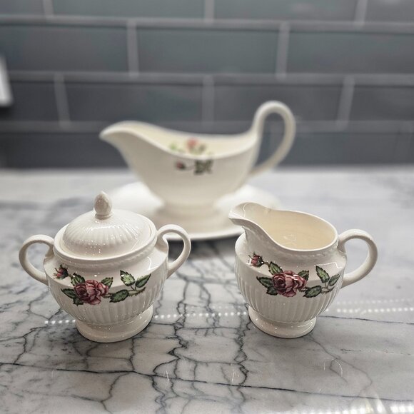 Vintage Wedgwood Moss Rose T432 Edme - Cream & Sugar Bowl and Gravy Boat - Picture 1 of 15